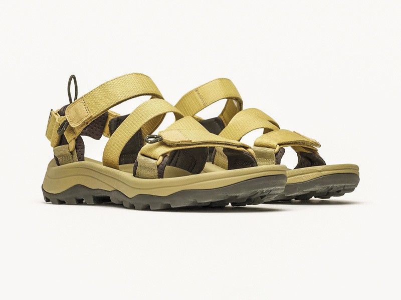 Sandalias outdoor refuerzan tiras, ajuste y suelas robustas