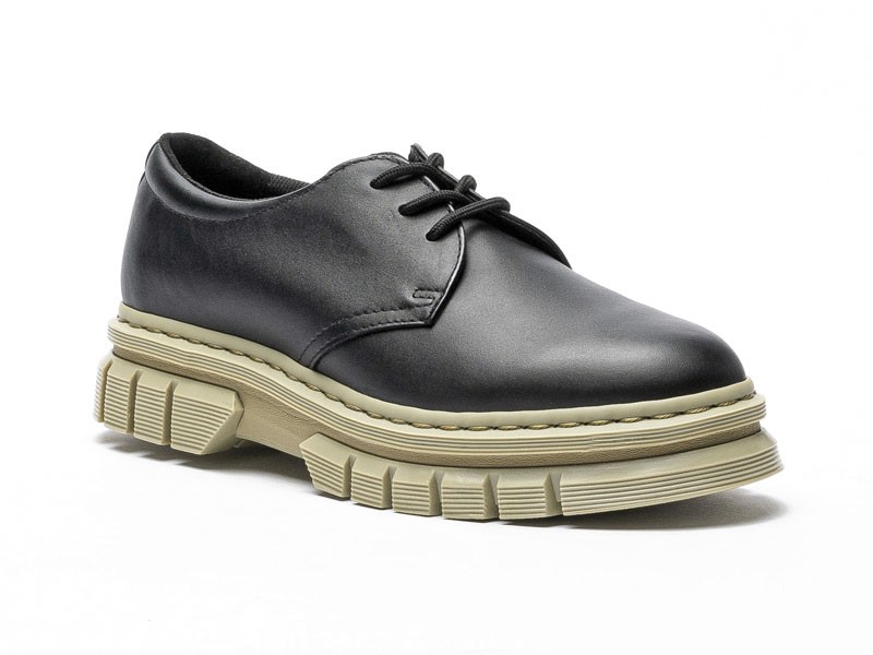 Sport lace-up shoes: Building on classics