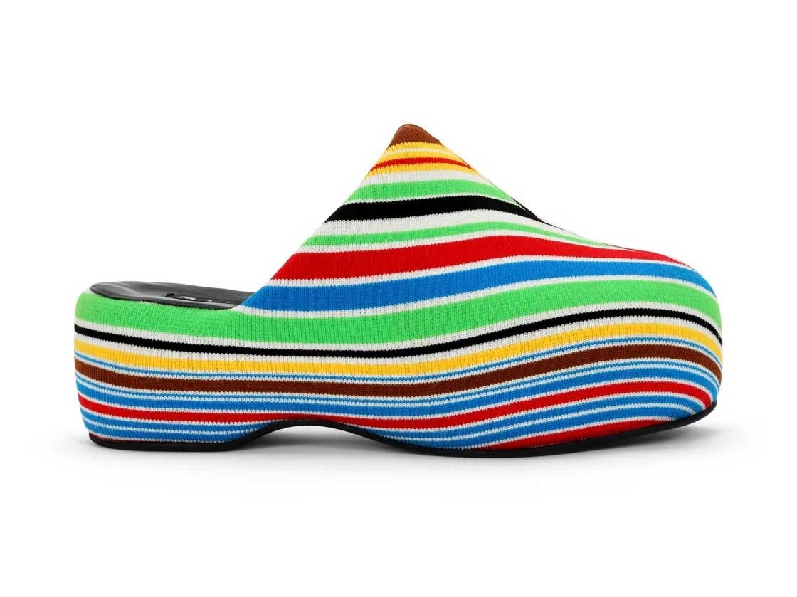 Simplemente distintos. Los zuecos y plataformas de SIMON MILLER