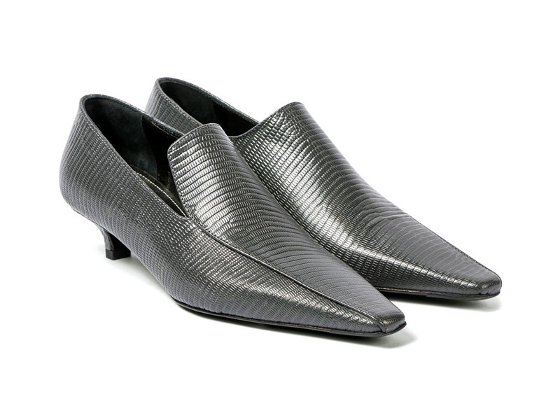 Closed high heel shoes