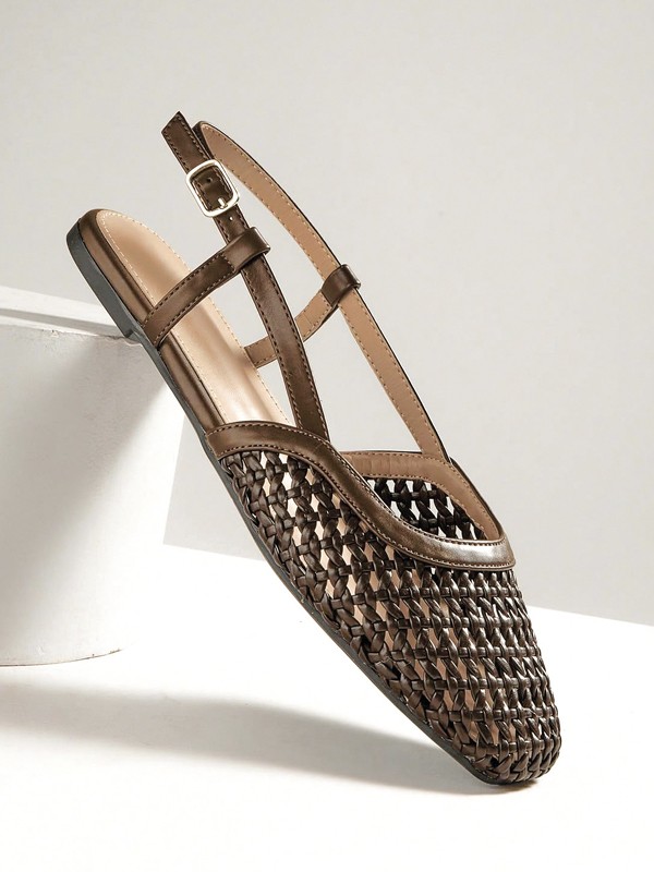 SLINGBACKS DESTALONADOS MUJER TENDENCIA CALZADO MARROQUINERIA BOLSOS CARTERAS PRIMAVERA VERANO 2026 SERMA 158f6d1b0df4ad0e7d0b02fabb87f4ba9b6.jpg La geometría superficial transforma slingbacks femeninos