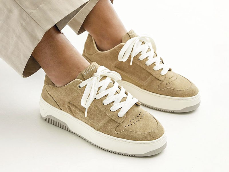 Sneakers retro consolidan suelas gum y color deportivo