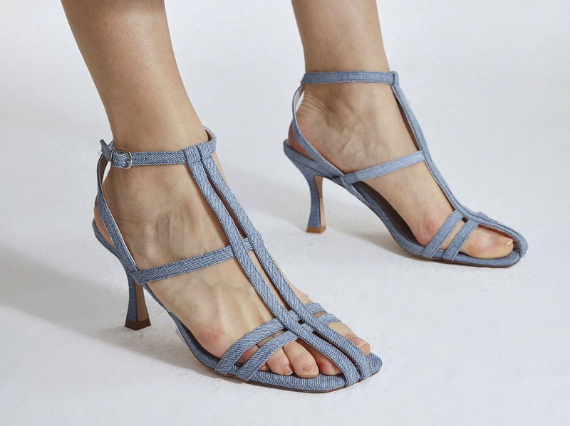 Sandalias altas: Distinción y elegancia