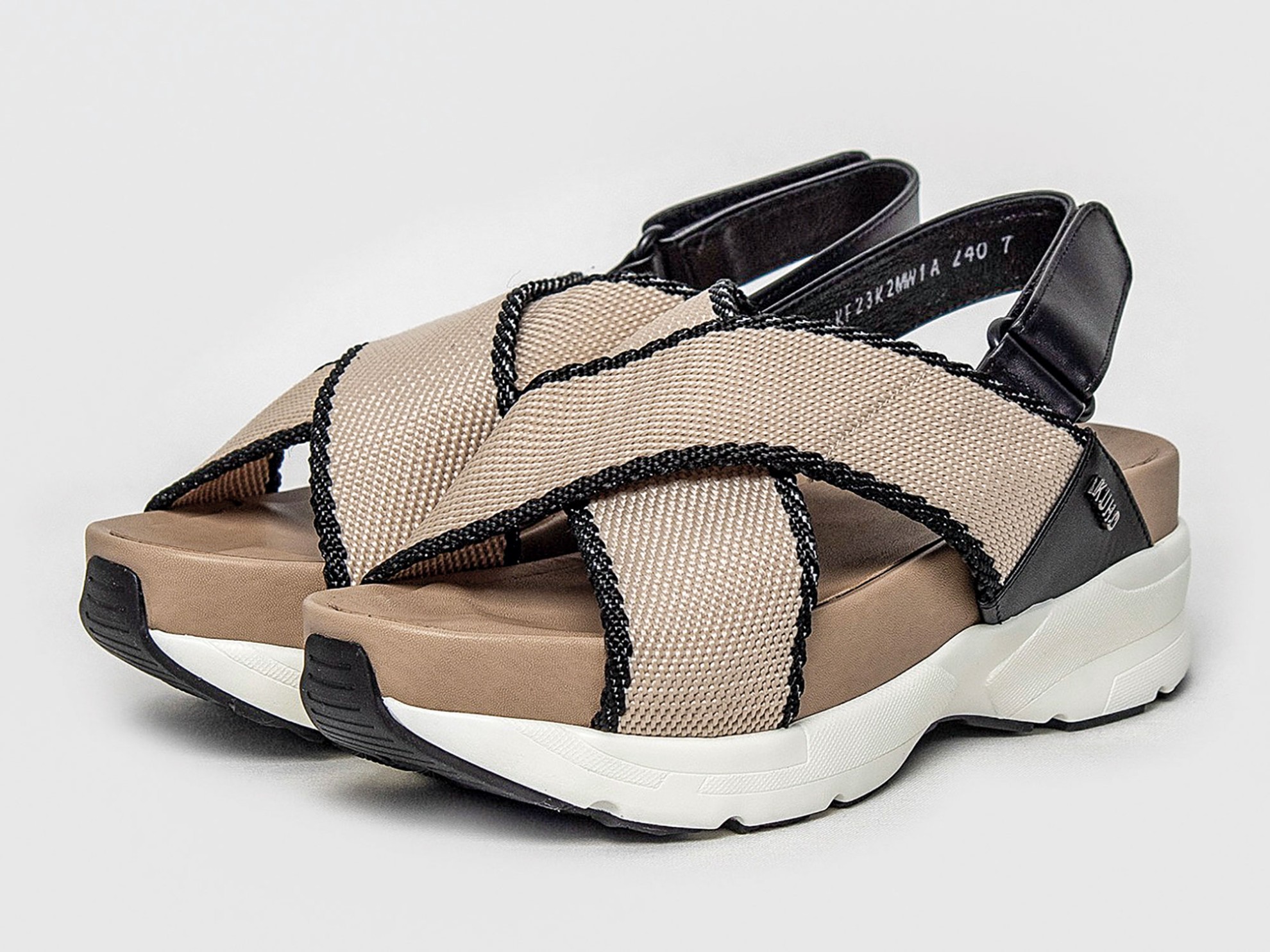 Sandalias y chanclas con plataformas