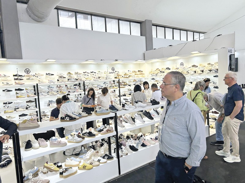 La feria se caracterizó por el amplio volumen y diversidad de la oferta expuesta. EXPO RIVA SCHUH se consolidó como el mayor encuentro global del calzado y manufacturas
