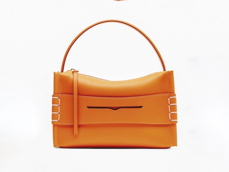 CALZADO NARANJA MUJER TENDENCIA CALZADO MARROQUINERIA BOLSOS CARTERAS PRIMAVERA VERANO 2026 SERMA 158 P01137527.jpg Muskmelon distribuye color entre capelladas, tiras y bases