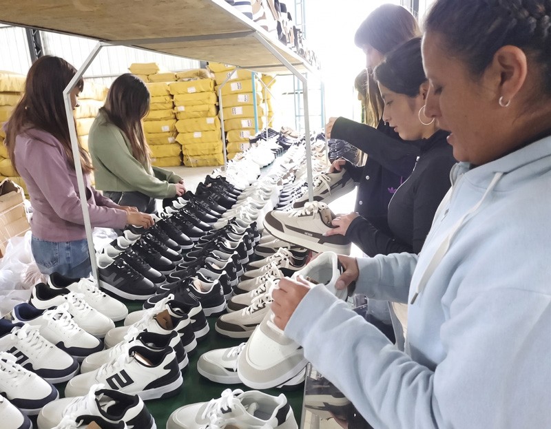 Inversores extranjeros crean fuente laboral para trabajadores argentinos.