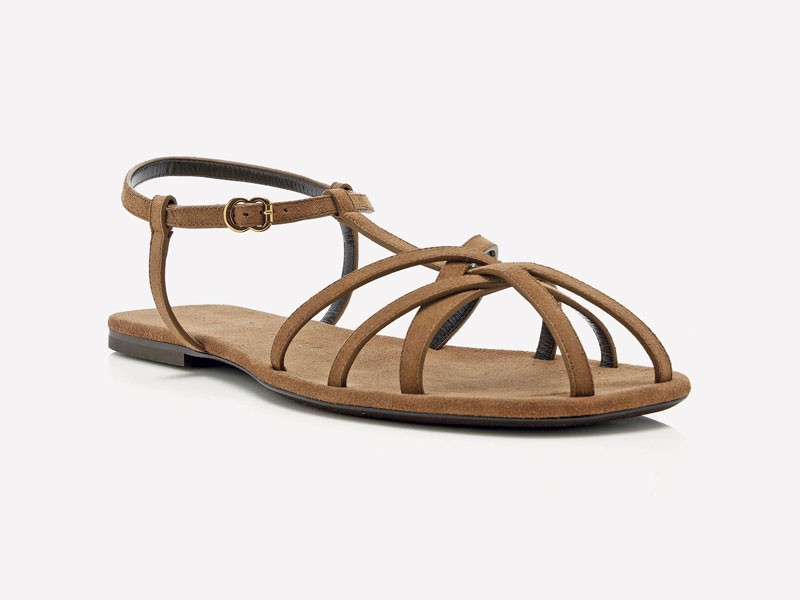 Sandalias cangrejeras renuevan tramas, color y tiras