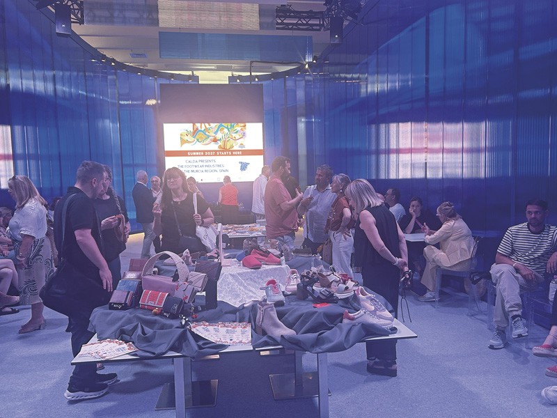 Presentación especial de calzados españoles de Murcia. Artesanales de materiales naturales. EXPO RIVA SCHUH se consolidó como el mayor encuentro global del calzado y manufacturas
