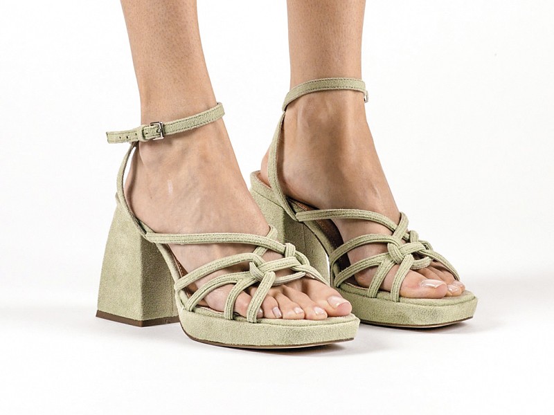 Sandalias altas