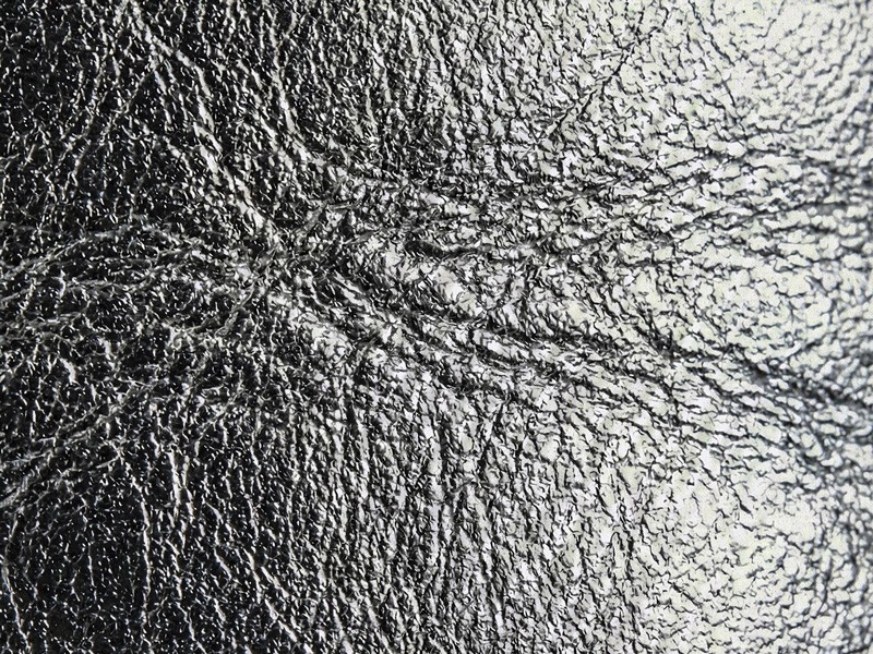 Sneakers metalizadas para mujer con brillo plateado urbano