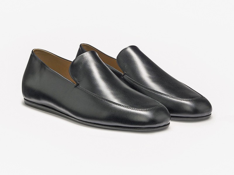 SILUETAS SLIM LISO SPORT HOMBRE CALZADO TENDENCIA PRIMAVERA VERNAO 2026 2027 SERMA 157hbeu50564150_001_200.jpg Siluetas slim afinan bajos masculinos con suelas delgadas