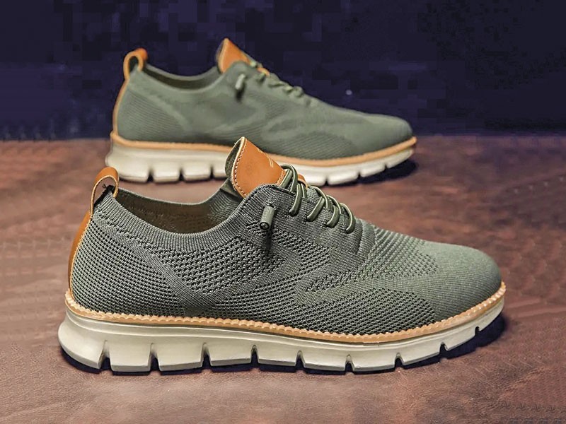 Lace-up casual shoes
