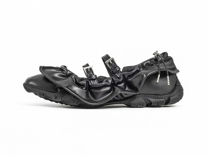 Ballerinas estampadas con foco en textura y contraste