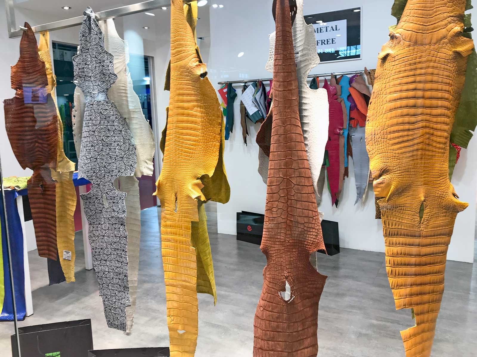 ¡LO ÚLTIMO EN REPTILES! Materiales exóticos para productos exclusivos