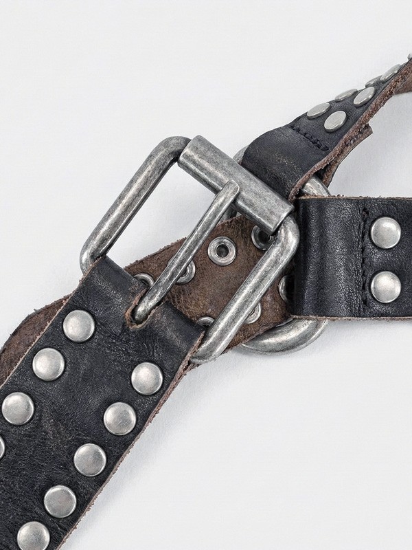 Botas y botinetas urbanas con herrajes y cuero envejecido