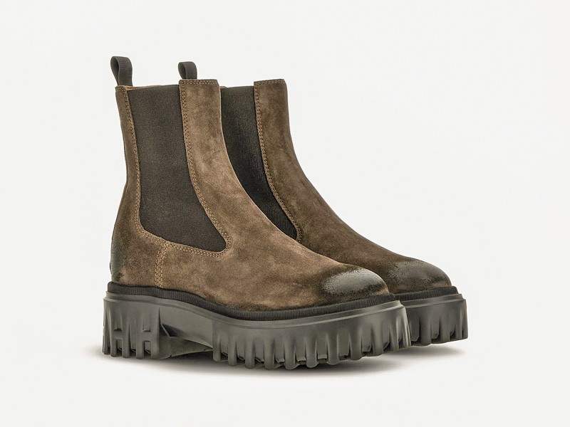 Las botas Chelsea femeninas alternan perfiles sobrios y robustos