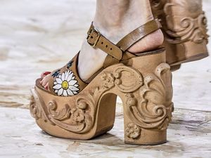 CALZADO-ZAPATO-MUJER-PLATAFORMA-CON-TACO-PRIMAVERA-VERANO-FOOTWEAR-SHOES-WOMAN-SPRING-SUMMER-SERMA-MIU-MIU_0079.jpg