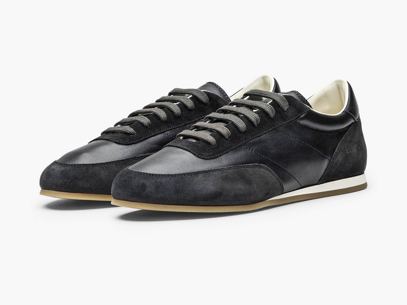 Sneakers urbanas en verde oliva con gamuza y suelas gum