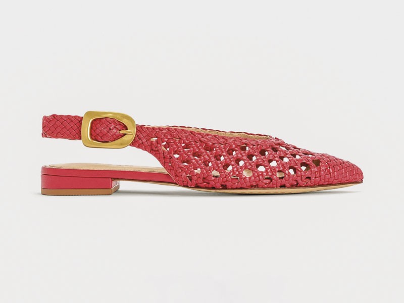 Slingbacks tramados destacan puntas finas y tiras posteriores