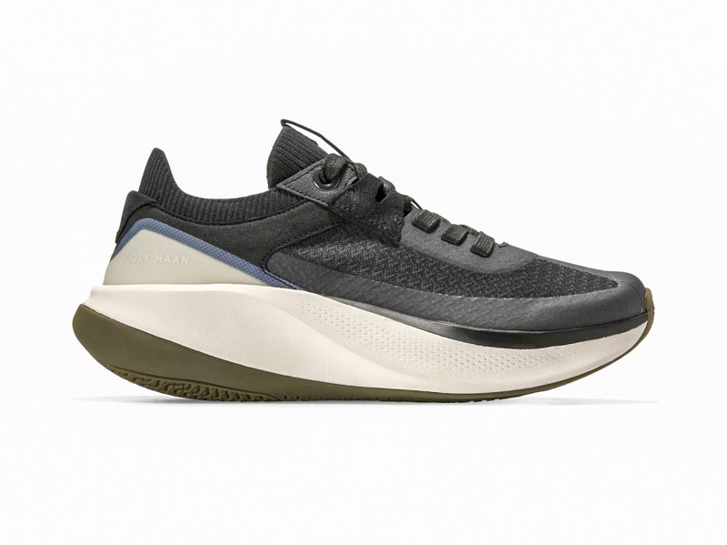 Zapatillas deportivas de running con malla técnica y suelas altas