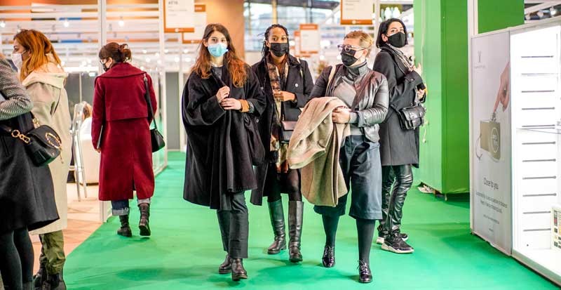 Con más visitantes y expositores, la feria de París divulgó contenidos de moda Primavera-Verano