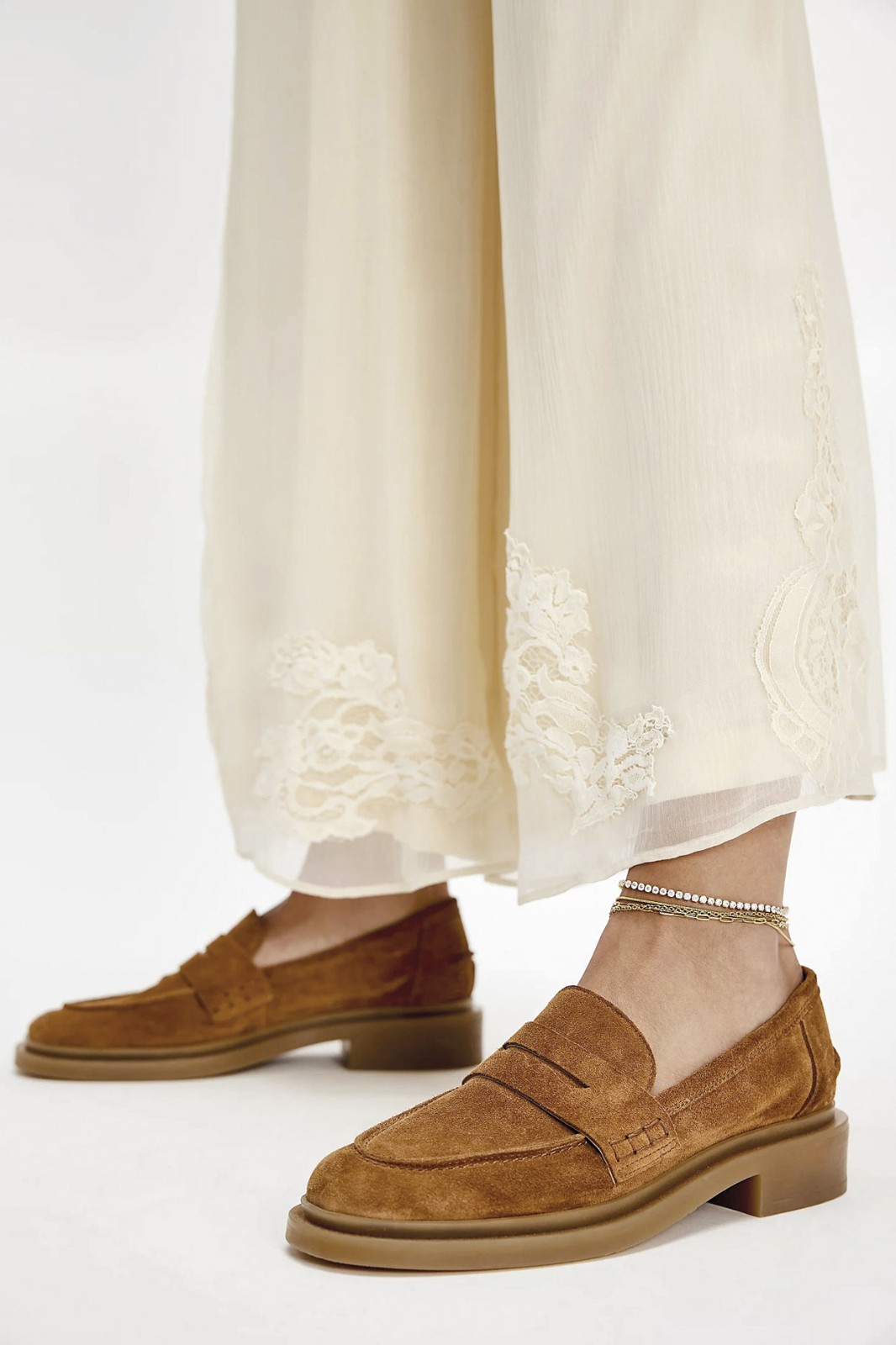 Tendencias en mocasines mujer 2026 efecto shearling