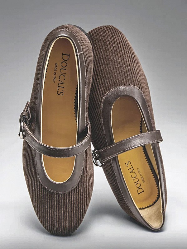 BALLERINAS BALERINAS TENDENCIA CALZADO TEMPORADA OTOÑO INVIERNO 2027 SERMA 159 ballerine_donna_doucals.jpg Las ballerinas combinan tiras, estampas y detalles visibles