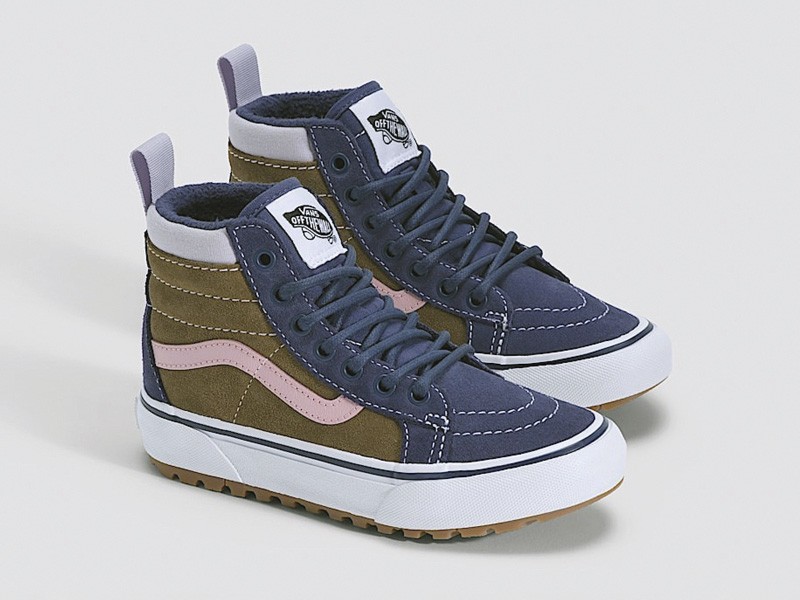 Calzado outdoor infantil con suelas de tracción y refuerzos