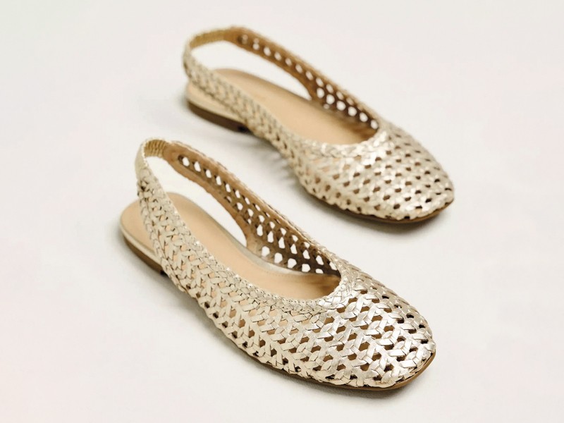SLINGBACKS DESTALONADOS MUJER TENDENCIA CALZADO MARROQUINERIA BOLSOS CARTERAS PRIMAVERA VERANO 2026 SERMA 158105236079_070_b2.jpg La geometría superficial transforma slingbacks femeninos