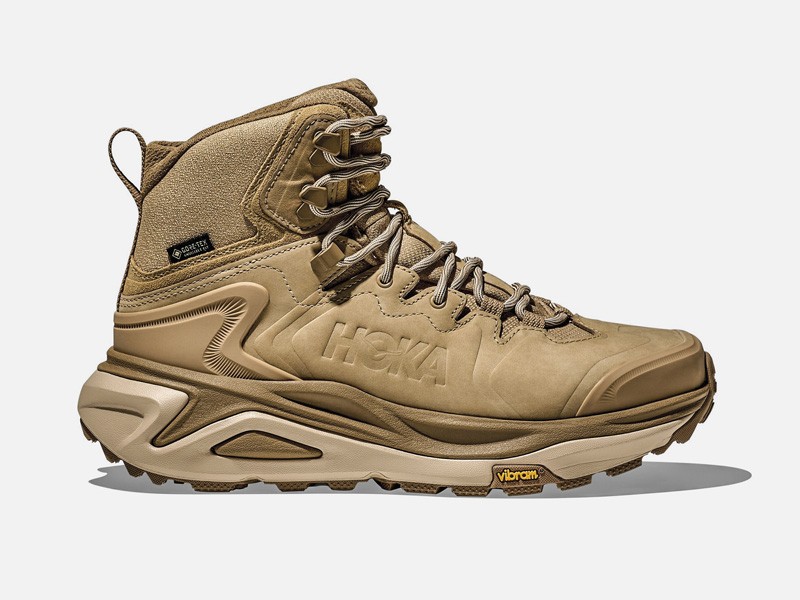 Calzado outdoor para hombre con caña media y suelas técnicas