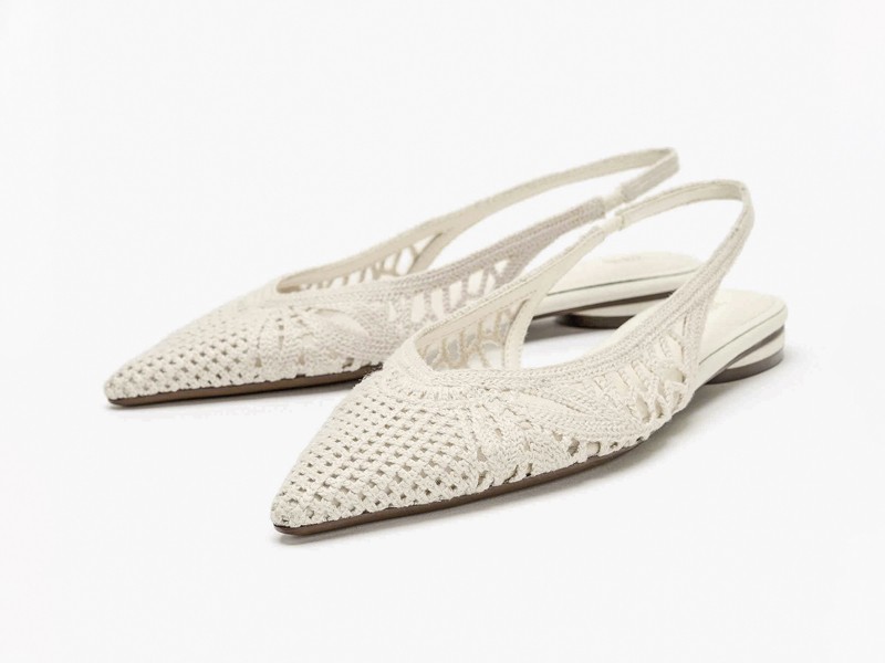 SLINGBACKS DESTALONADOS MUJER TENDENCIA CALZADO MARROQUINERIA BOLSOS CARTERAS PRIMAVERA VERANO 2026 SERMA 15812520810002-e2.jpg La geometría superficial transforma slingbacks femeninos