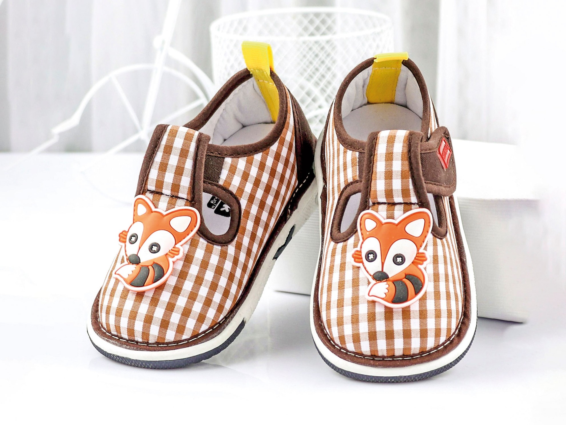 Closed children's shoes: comfortable and fun