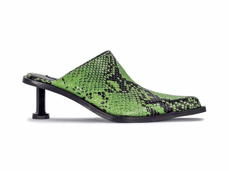 Mules y chanclas altas