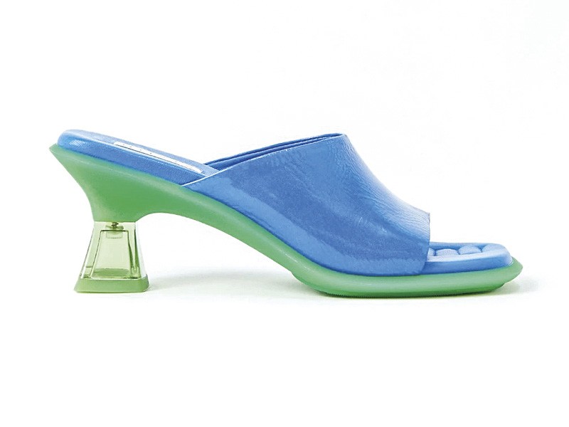 Mules y chanclas altas