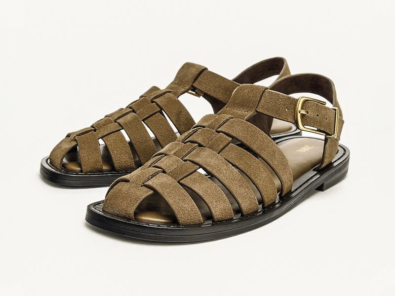 Sandalias cangrejeras renuevan tramas, color y tiras