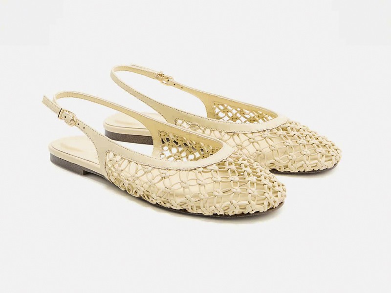 SLINGBACKS DESTALONADOS MUJER TENDENCIA CALZADO MARROQUINERIA BOLSOS CARTERAS PRIMAVERA VERANO 2026 SERMA 158www-001017852200850-03.jpg La geometría superficial transforma slingbacks femeninos