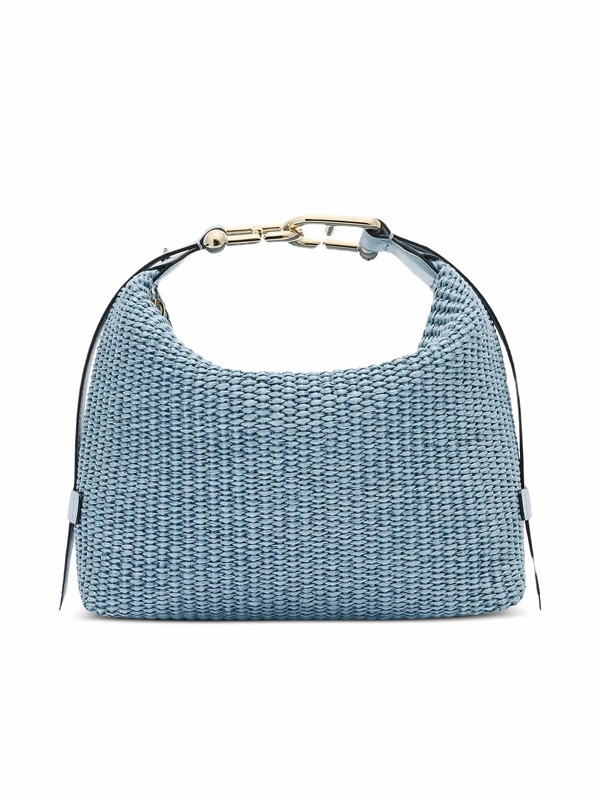Mocasines femeninos suavizan siluetas con azul denim
