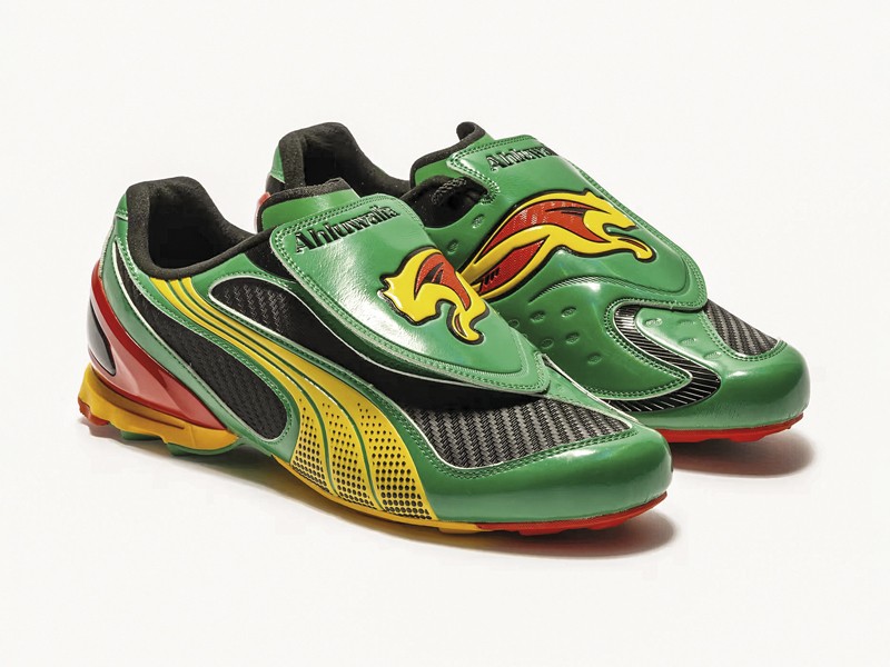 SNEAKERS URBANAS ZAPATILLAS ZAPA HOMBRE TENDENCIA CALZADO MARROQUINERIA BOLSOS CARTERAS PRIMAVERA VERANO 2026 SERMA 158https___s3.store.hypebeast.com_media_image_c0_f2_07e9c7a711744cefc01763330643.jpg La transición capellada-suela define las sneakers urbanas masculinas