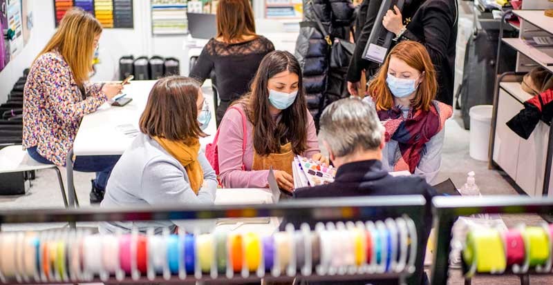 Con más visitantes y expositores, la feria de París divulgó contenidos de moda Primavera-Verano