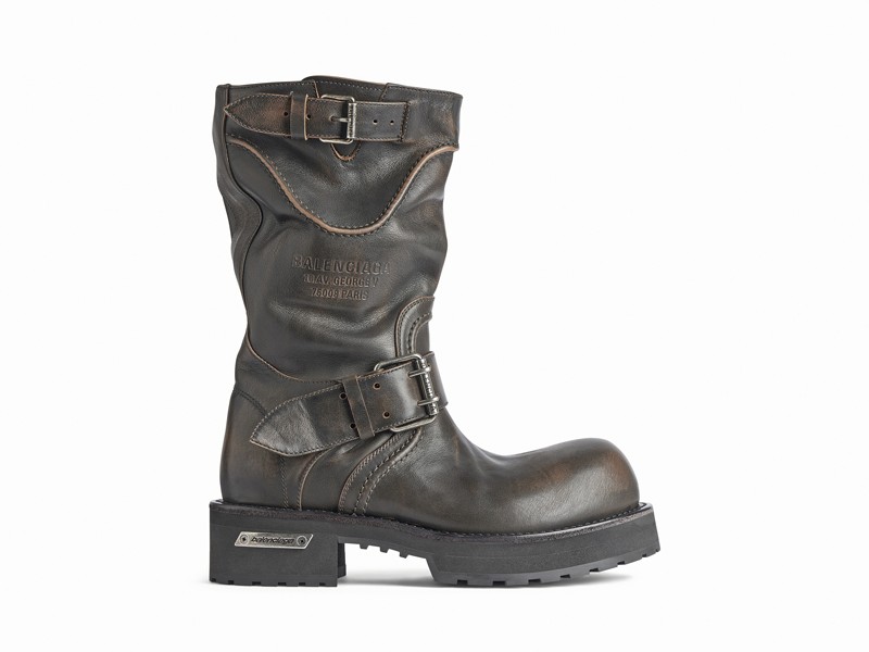 La estética apocalíptica de las motoqueras de BALENCIAGA