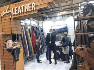 La oferta global de LINEAPELLE. Entre los expositores de todo el mundo, pieles y cueros colombianos. LINEAPELLE, apuntes de la feria