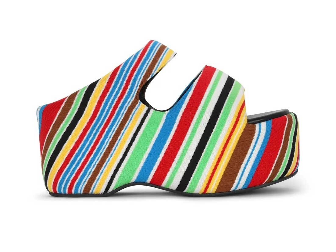 Simplemente distintos. Los zuecos y plataformas de SIMON MILLER
