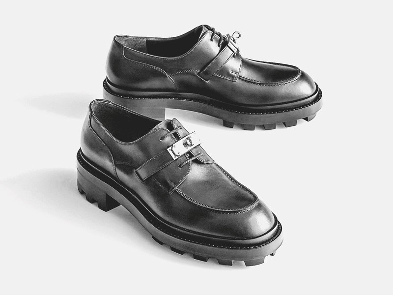 Lace-up flat shoes