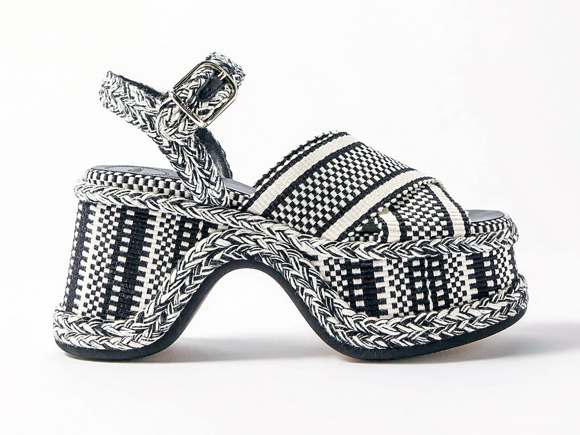 Sandalias y chanclas con plataformas