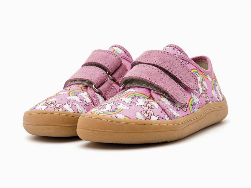 Closed children's shoes