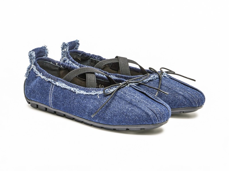 Ballerinas estampadas con foco en textura y contraste