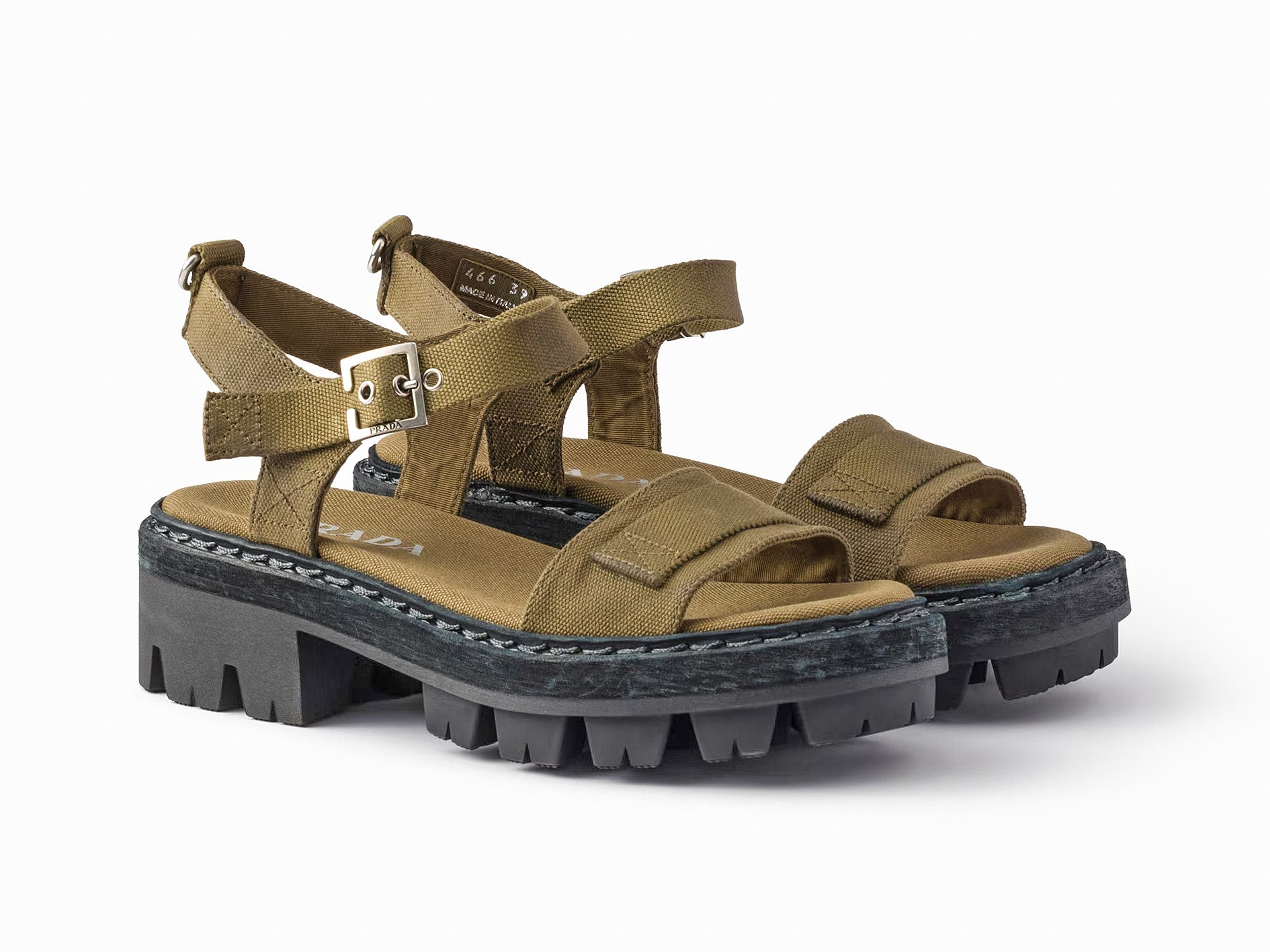 Moda ECO: PRADA lanza las sandalias de lona