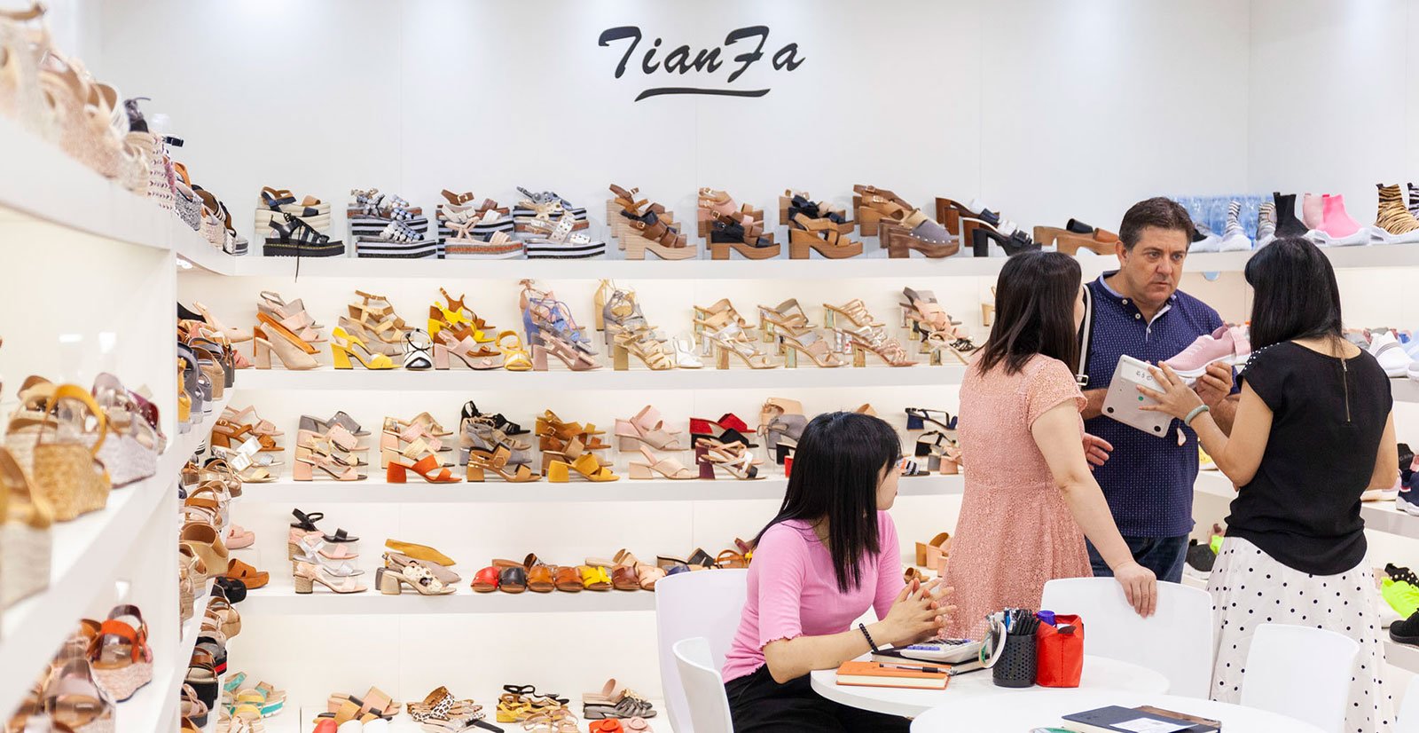 Calzado y marroquinería para compradores de todo el mundo