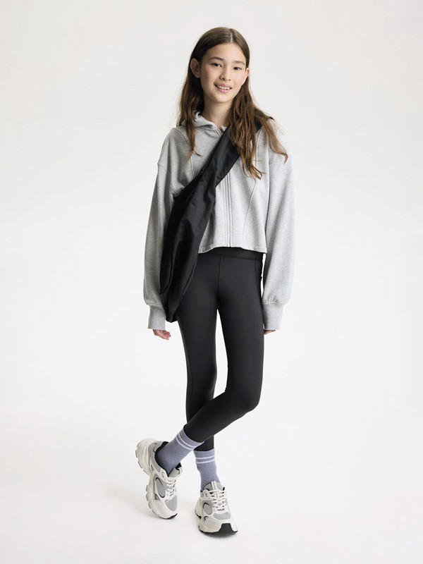 Sneakers infantiles deportivas con velcro y bases livianas